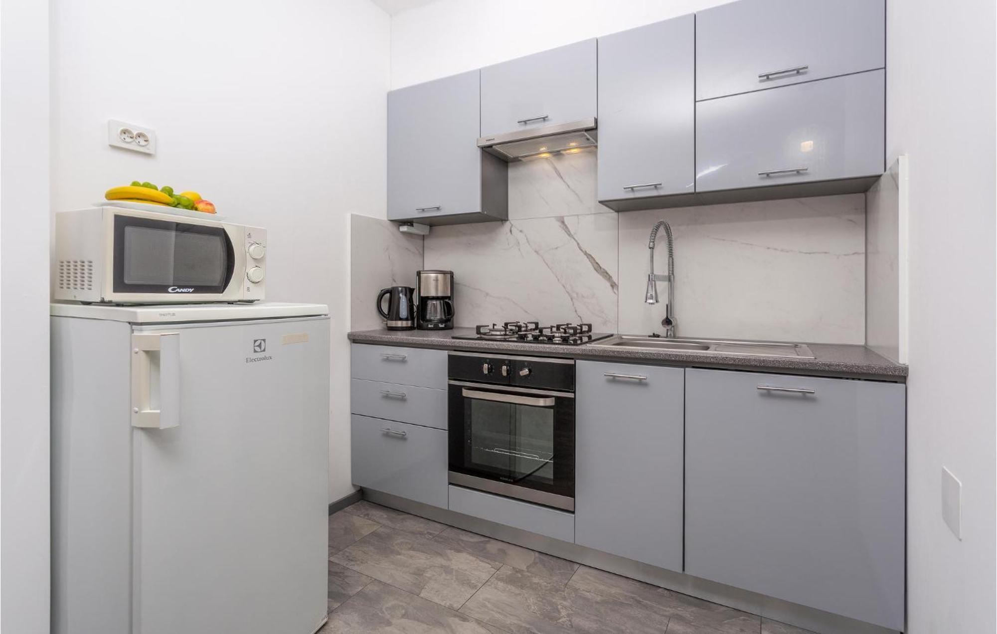 Stunning Apartment In Malinska With Kitchen المظهر الخارجي الصورة