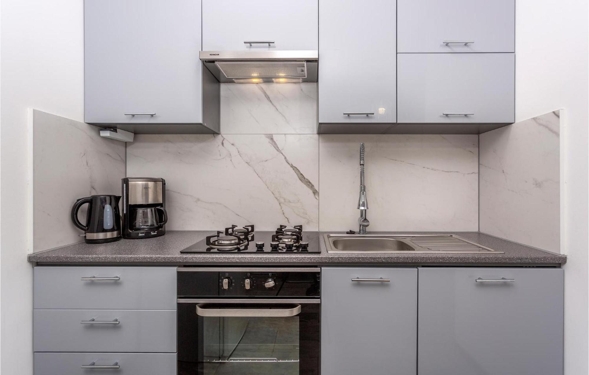 Stunning Apartment In Malinska With Kitchen المظهر الخارجي الصورة