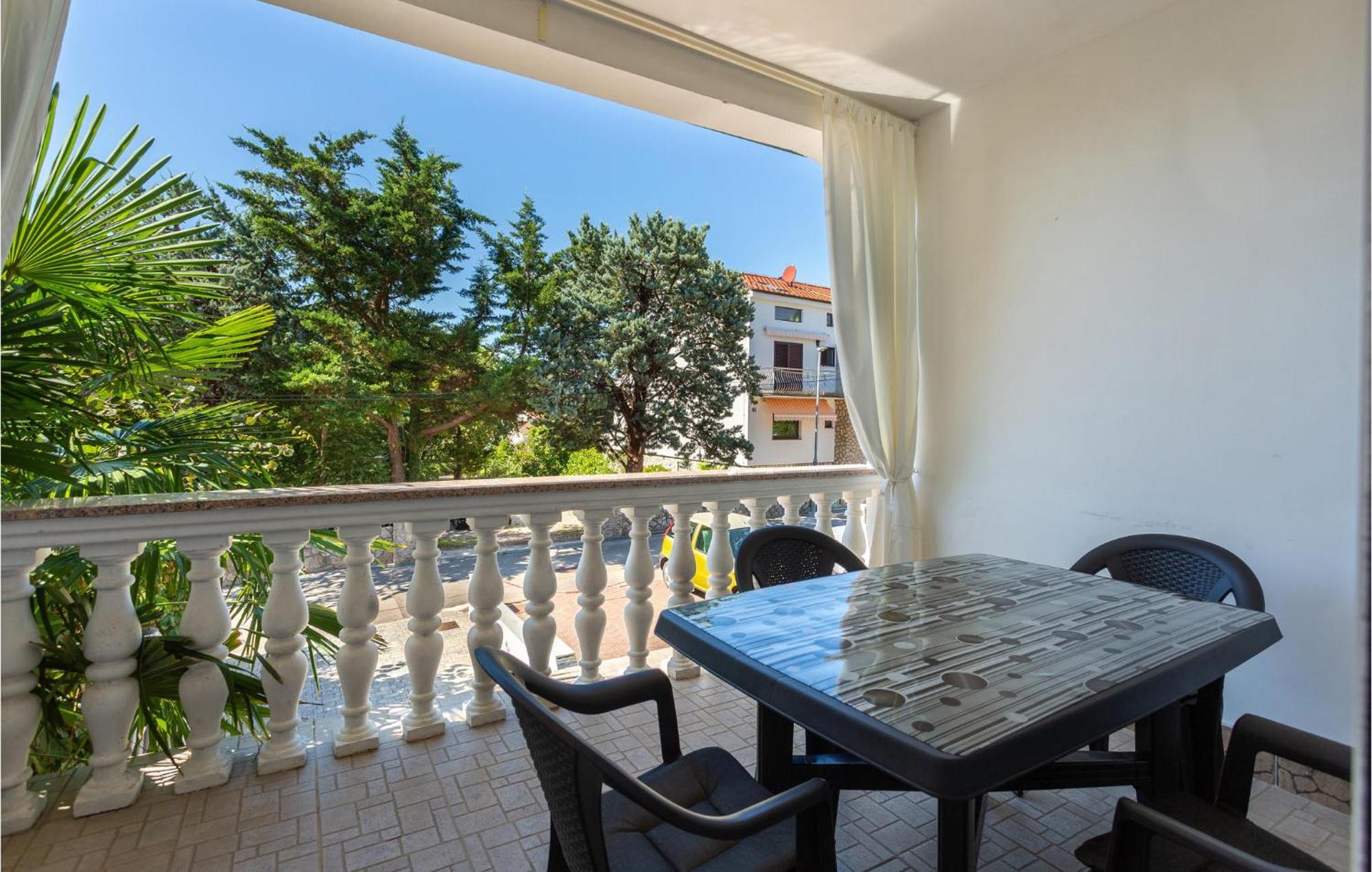 Stunning Apartment In Malinska With Kitchen المظهر الخارجي الصورة